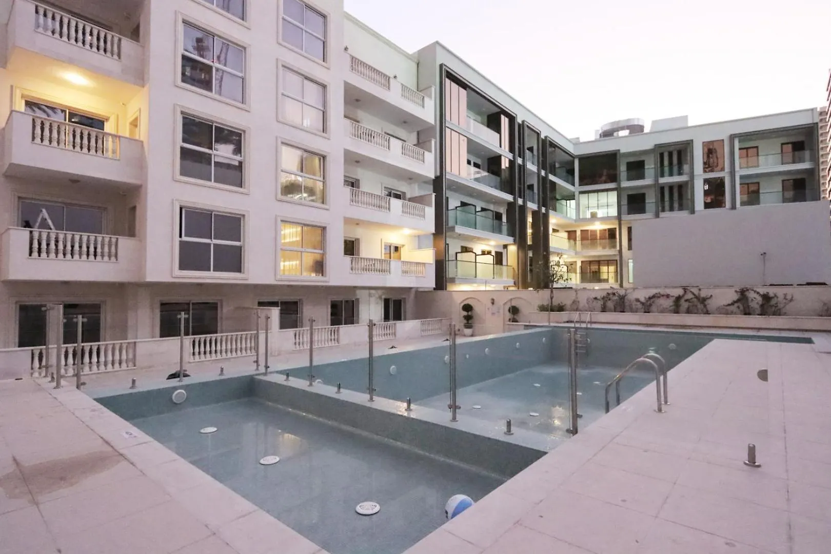 Livbnb - Homey 1B With Spacious Terrace In District 14, Jvc Dubai United Arab Emirates