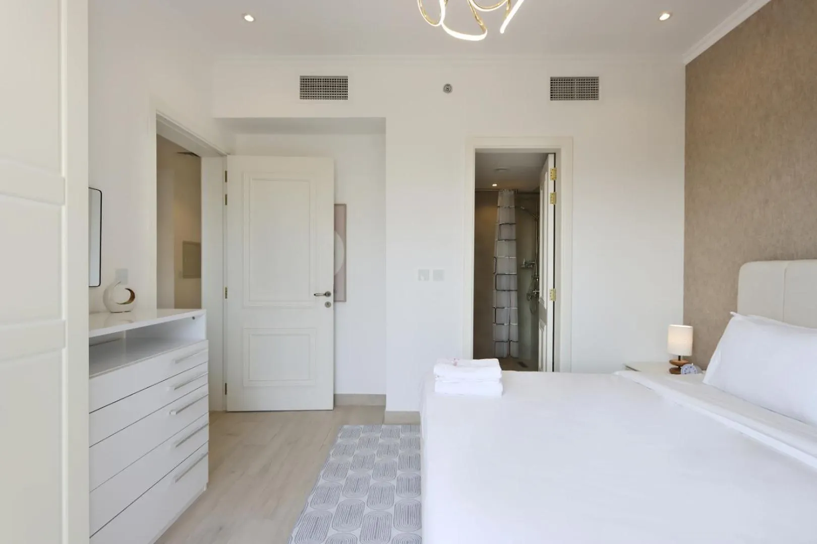 Apartment Livbnb - Homey 1B With Spacious Terrace In District 14, Jvc Dubai