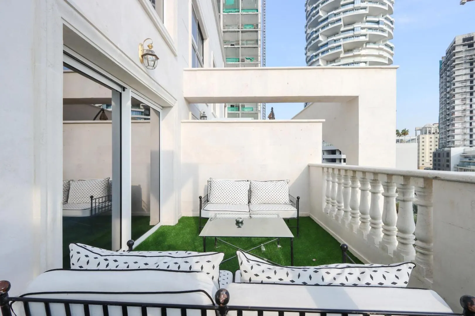 Livbnb - Homey 1B With Spacious Terrace In District 14, Jvc Dubai Apartment