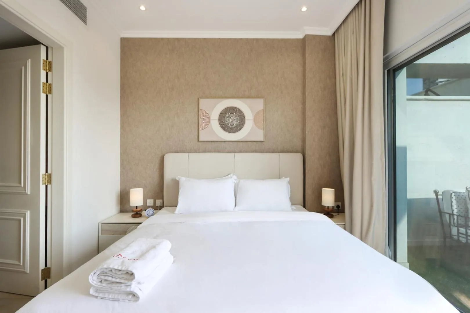 Livbnb - Homey 1B With Spacious Terrace In District 14, Jvc Dubai 0*,