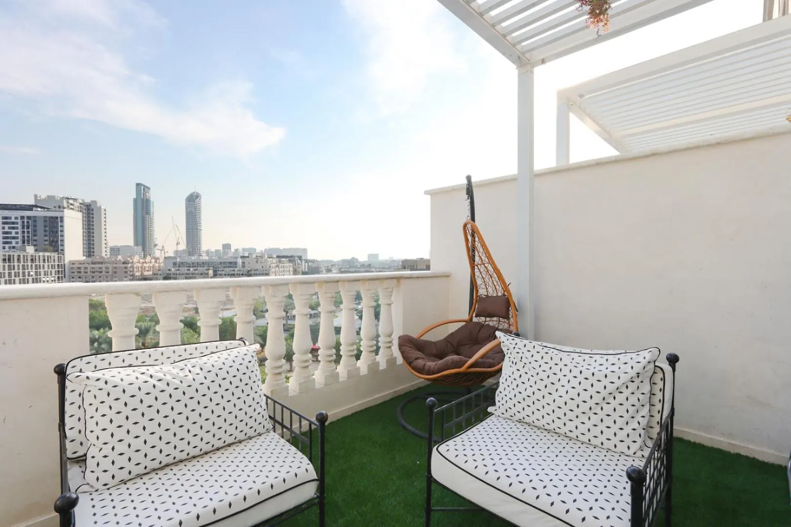 Livbnb - Homey 1B With Spacious Terrace In District 14, Jvc Dubai 0*,