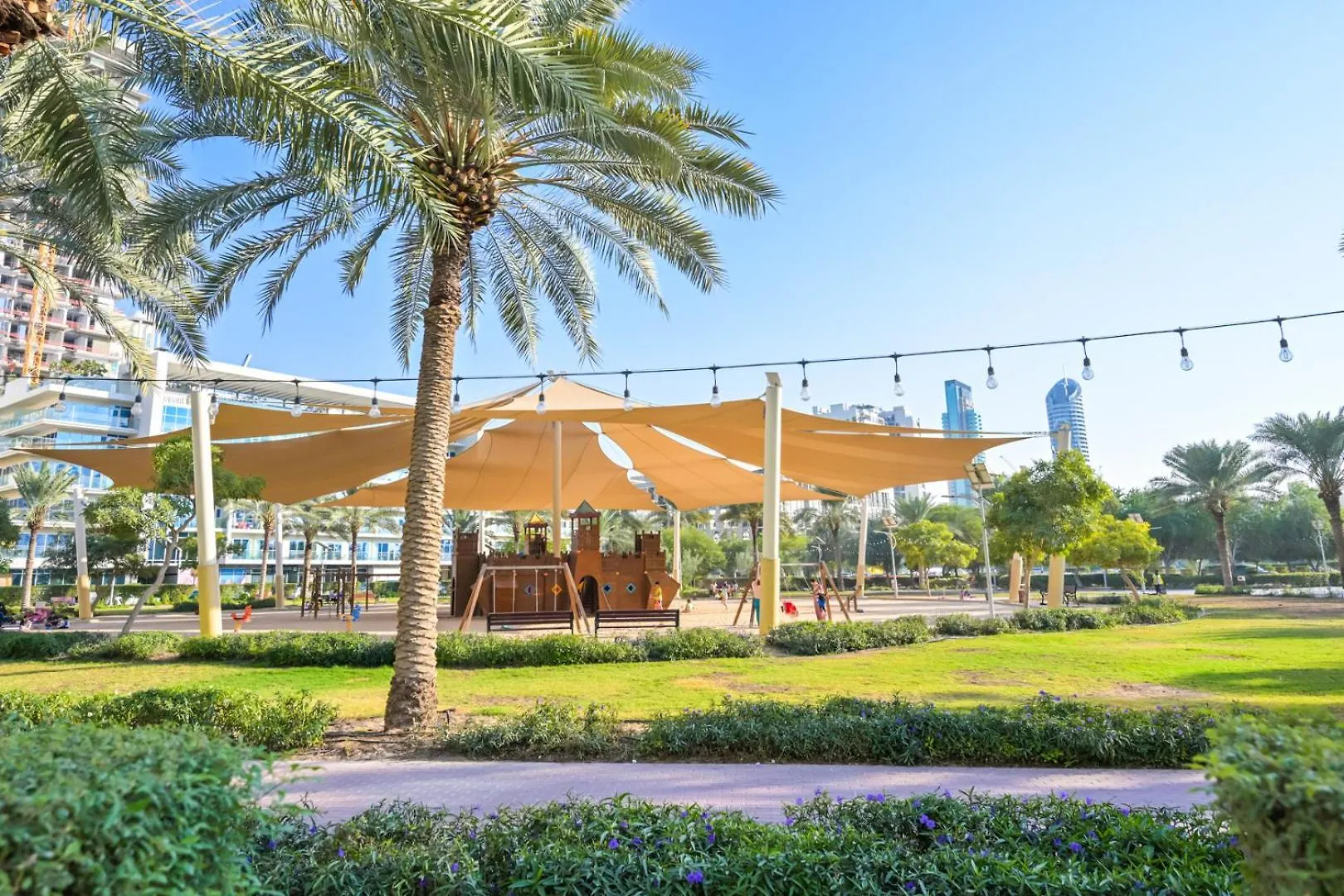 Apartment Livbnb - Homey 1B With Spacious Terrace In District 14, Jvc Dubai
