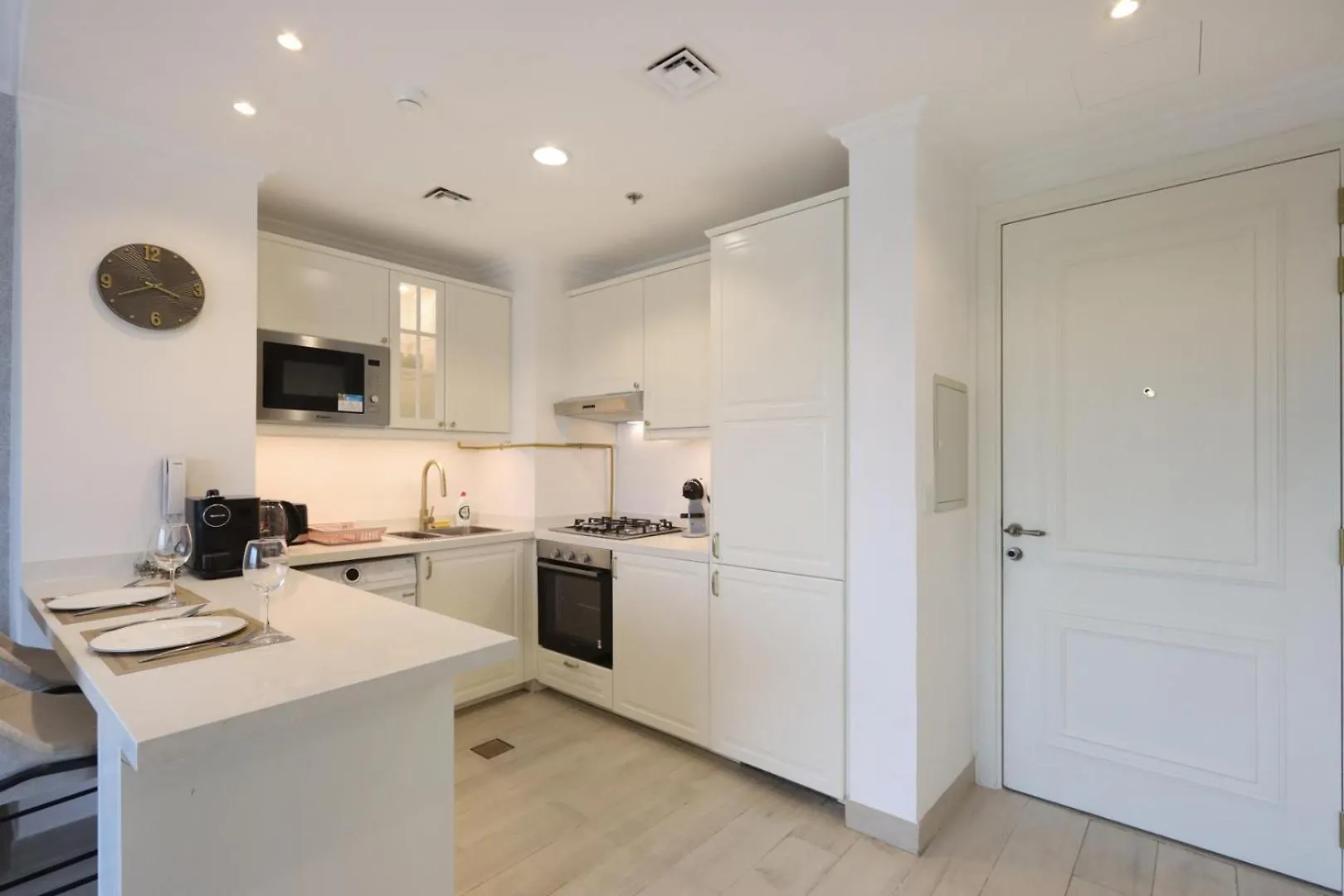 Livbnb - Homey 1B With Spacious Terrace In District 14, Jvc Dubai Daire
