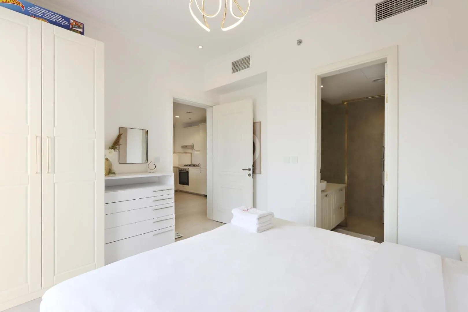 Livbnb - Homey 1B With Spacious Terrace In District 14, Jvc Dubai Daire