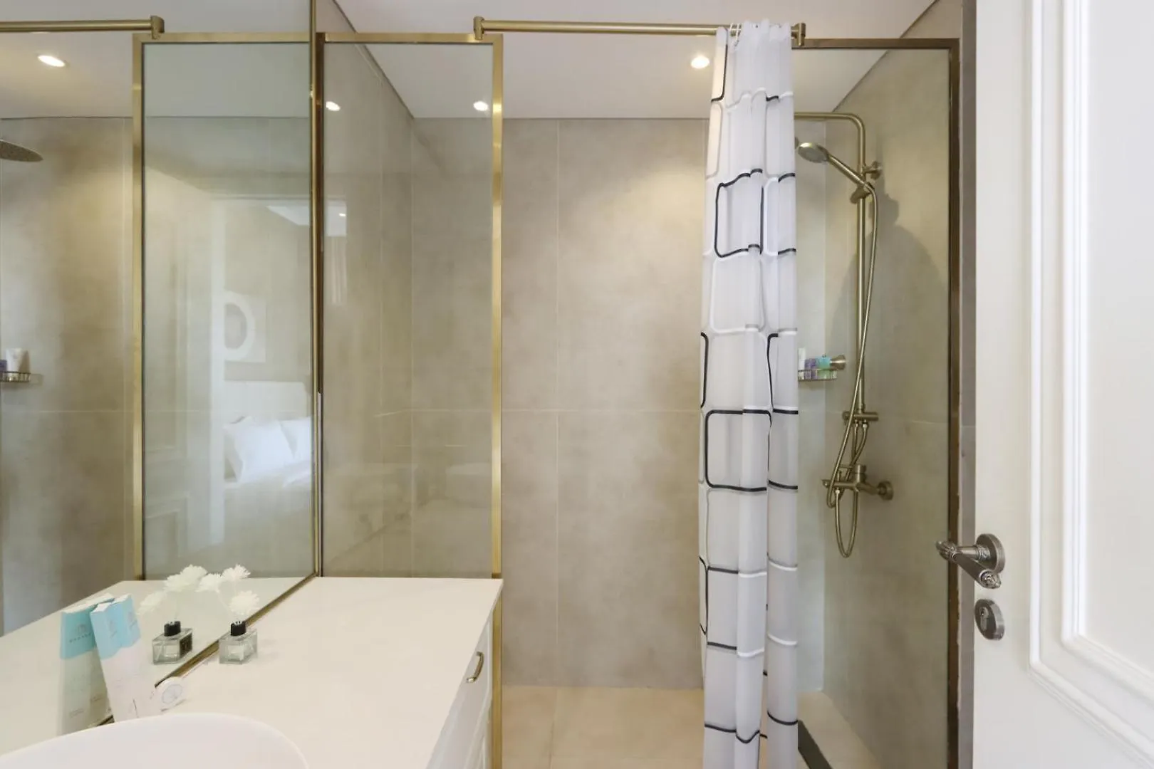 Daire Livbnb - Homey 1B With Spacious Terrace In District 14, Jvc Dubai Birleşik Arap Emirlikleri