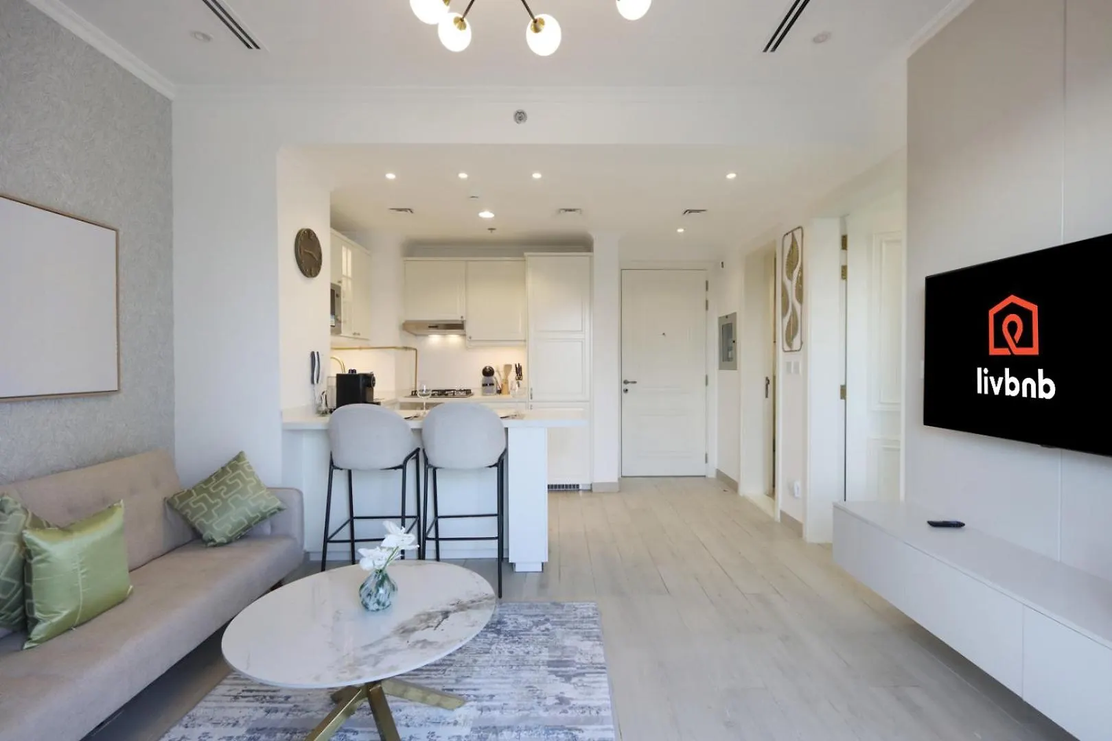 Daire Livbnb - Homey 1B With Spacious Terrace In District 14, Jvc Dubai